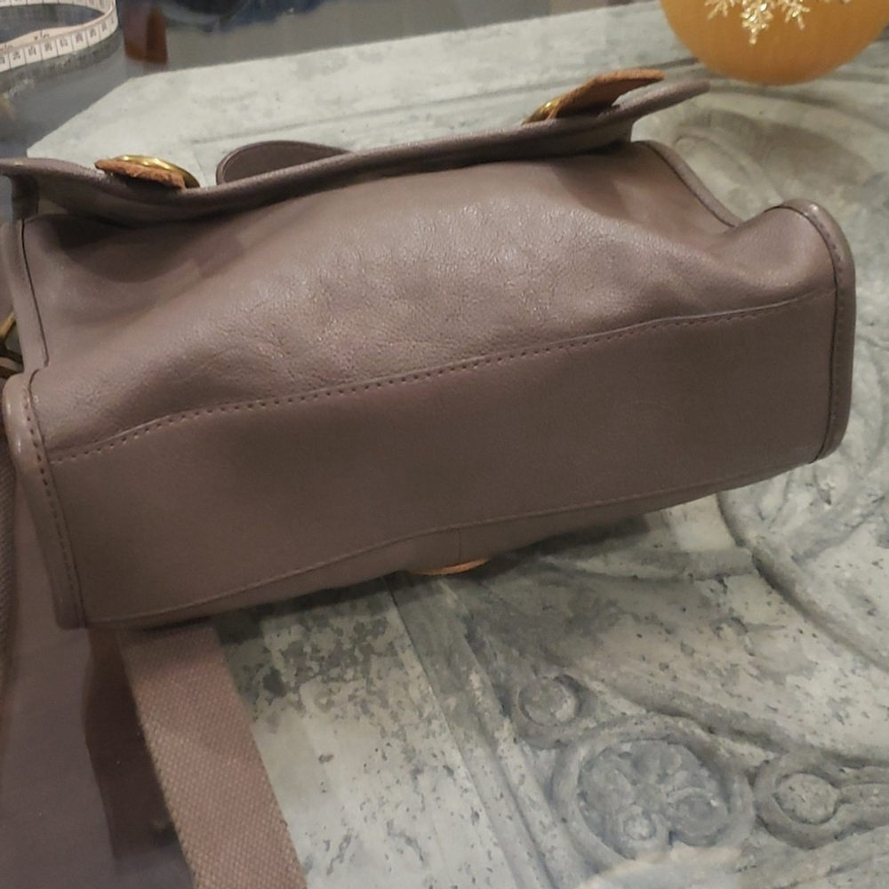 FOSSIL WOMEN'S LEATHER CROSSBODY GRAY CLASSIC FLAP CLOSURE BAG - Picture 4 of 13